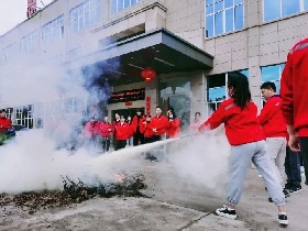 人生就是博官网消防安全演习：关注消防，安全至上